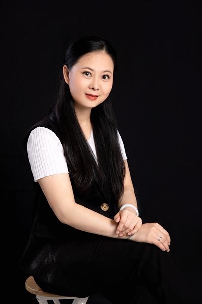 地產(chǎn)景觀研究院  設(shè)計(jì)院長 鄭霞